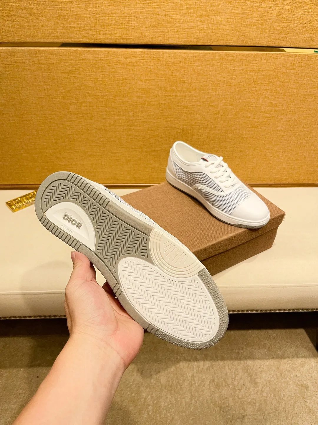 Factory price 420🔥[Dior] Dior’s new model is carefully crafted and set off the audience! An international brand that continues to innovate. This men's all-season casual shoe is the original version. The upper is made of cowhide material and the leather feet are super lightweight. The outsole is ultra-light and non-slip. It is breathable and comfortable and the quality speaks for itself. Color: Multiple colors available. Size: 38-44 (45 customized)